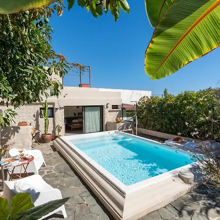 La Casita De *